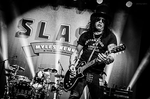 Slash live